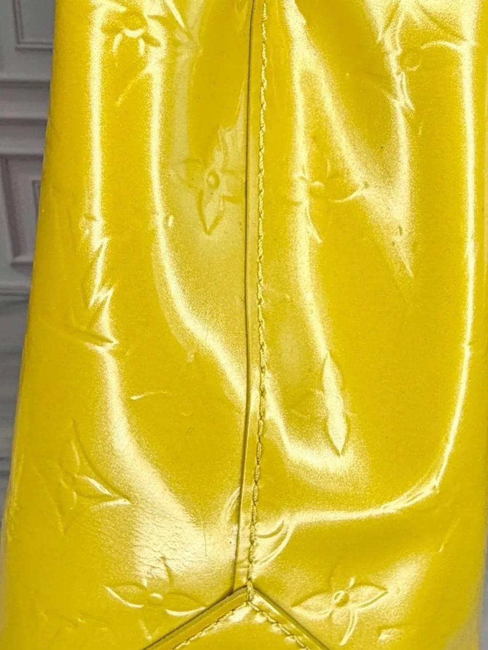 Louis Vuitton Vernis Wilshire PM | Yellow Patent Leather Handbag | Full Set - Picture 5 of 9
